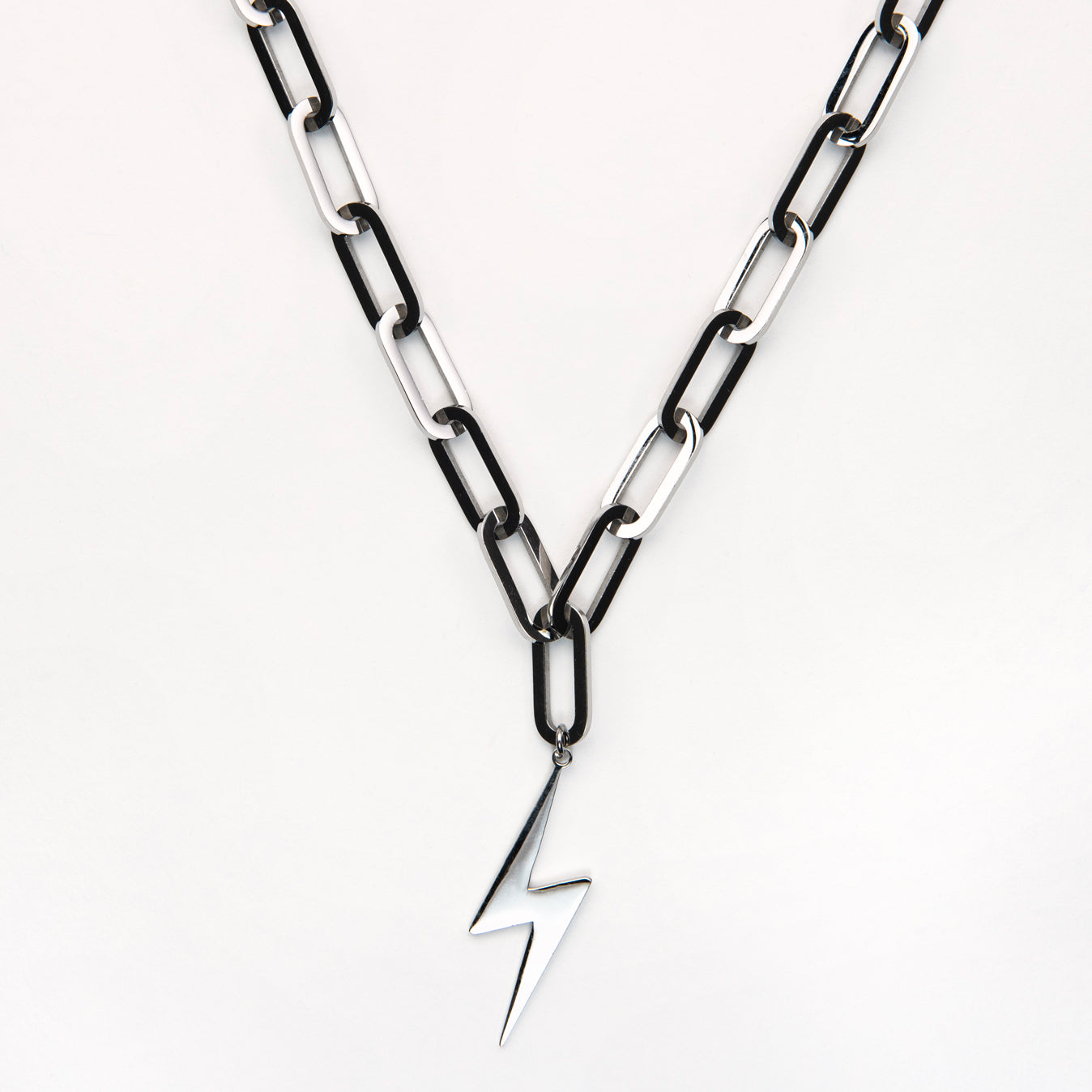Kate Moss viste diamanten ketting uit de bilnaad van Johnny Depp Kate Moss viste diamanten ketting uit de bilnaad van Johnny Depp